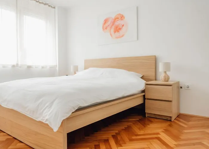 White Apartment - Free Parking